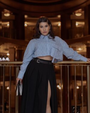 Nadia Al Saidi Instagram - Jugando a ser fashionista en la #mbfwmadrid 💅🏼

📸: @dorian.ph