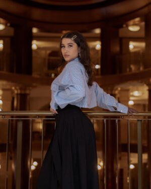 Nadia Al Saidi Instagram - Jugando a ser fashionista en la #mbfwmadrid 💅🏼

📸: @dorian.ph