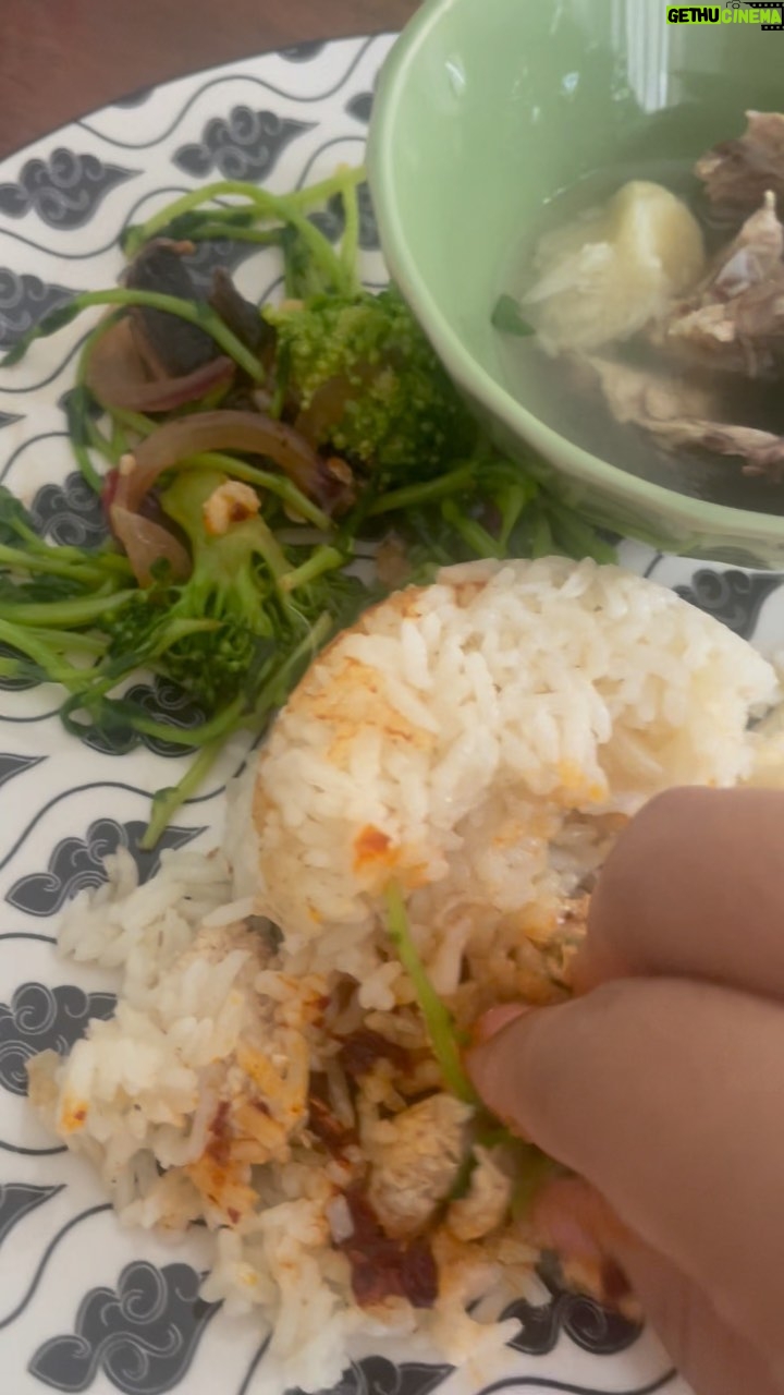 Nadia Aqilah - 519 Likes - Sekadar monologue bersama Nadia Aqilah sambil kita berkongsi cara nak makan Chilli Oil @nabdelish 🥰 Ayam tu kalau awak tukar kepada bahagian thigh masak dengan nasi lagi sedap, ni kita kat rumah tinggal breast je tadi 🤪
Terima kasih buat yang dah cuba our Chilli Oil. Yang belum cuba, you are very welcomed. Crafted this one with kasih sayang buat anda tau. Click the link on @nabdelish punya bio je 🫶🏽
#nabdelish #nabdelishrecipe #chillioilmalaysia #chillioilkl