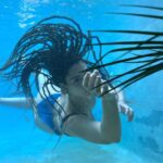 Nadia Hilker Instagram - Loading… & I SO can’t wait for some of this! 📸 by @jaabaaluu #Dreaming #TrowBack #Sun #Fun #PoolTime #Summer #Holidays #SummerBrake #UnderWater #September #TheWalkingDead #WalkingDead #NadiaHilker #TWD #PicOfTheDay