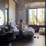 Nadia de Santiago Instagram - El fin de semana pasado estuvimos en Brihuega. Un pueblo precioso a tan solo una hora de Madrid. Nos hospedamos en @castillatermalbrihuega una antigua Casa de Paños reformada que nos gustó muchísimo y que recomiendo mucho. Gracias @dafnefernandez por la inspiración 🤗 🐬 🧖🏻‍♀️ 🫶🧖♥️🌱🍮🪻🍯
