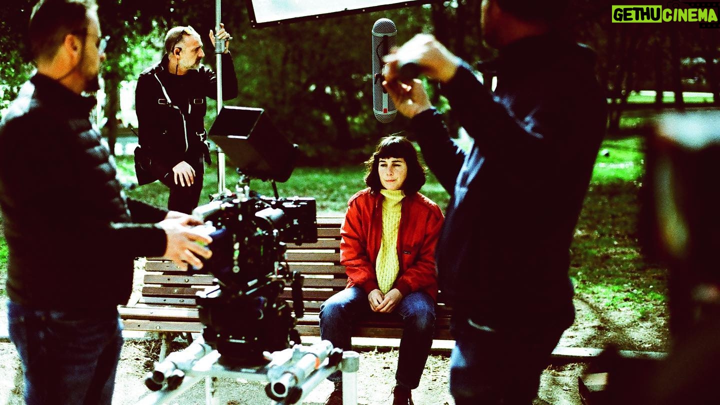 Nadia de Santiago Instagram - Que bonito y tranquilo ha sido este viaje en @366_lapelicula orquestado por @alejandrosanmartin_. Confiando cada día en el proceso y en todas las personas que lo han hecho posible. Muchas gracias a tod@s los que habéis formado parte del equipazo que hemos creado. He sido feliz y he estado muy a gusto. De ti me despido Sara. Gracias por la música 🫧🍓🍭
