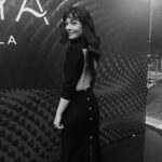 Nadia de Santiago Instagram - Noche bonita de reencuentros y emociones celebrando nuestro cine. Gracias a la @academiadecine una vez más por juntarnos y compartir. Ha sido un año precioso de historias✨ Gracias @silviafernandezatelier por el vestidazo y la pasión, a @justeneshoes por los cómodos zapatos, a @bea_soldado por las joyitas y a @galleryroomc por la ayuda y la coordinación. Y a mi @marafervi junto con @dior y @diorbeauty por el maqui. #Goya2023