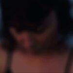Nadia de Santiago Instagram - En julio del año pasado versioné está canción de Damien Rice, The Blower’s daughter, principal tema de la banda sonora de la película Closer. Creo que él escribió el disco en el que se incluye esta canción en una isla. Me encontraba en un momento un poco bajito y me ilusionó hacerla. En su momento no me atreví a sacarla. Me recordaba a esa época y la música y sobretodo la voz es algo muy especial e importante para mi y también me dió vergüenza. Hoy he querido atreverme. Quiero dar las gracias a todos los que se subieron al barco para que esto se hiciera posible. A @estudiosneptar de Lanzarote por su generosidad inmensa, a Ane por ayudarme y querer disfrutar conmigo del proceso, a Abel por las voces y la guitarra, a mi primi @martaguitartfotografia por el vídeo y esa tarde familiar, a @joantorresm y a Jan, a @itzi.xy por el montaje, por confiar en mi y comprenderme tan bien tanto dentro como fuera del trabajo, a @iranzudrake, @ciruelaenayunas y Sílvia por animarme y emocionarse y preguntarme cada día qué cuando la iba a sacar , a @richi_vicente por obsesionarse con que tenia que cantar y a @iamstwoods por mirarme con sus ojos. Espero que os guste 🍃🌕 La podéis escuchar en @spotify, ITunes y un montón de plataformas mas.