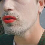 Nadia de Santiago Instagram - Que ilusión rodar entre amigos el videoclip de “Yo te quiero igual (titre n•1)” de @moissac___ Lo podéis ver completo en @youtube Es un clip de VERMONT FILMS Realizado por @laracossack y @juanjogzz_ Casting: @iamstwoods 💕 @antovaquero @newdaysamefeeling y yo Dirección de arte: @iamstwoods y yo Estilismo: @aina.velasco Post-producción y edición: @juanjogzz_ 🚲🌱🤹🏻‍♀️🃏 🎤🎭🎸🪄🏋🏼🎶 ❤️