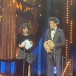 Nadia de Santiago Instagram - Noche muy bonita en los @premiosforque. Abrazando a Veronica Forqué y celebrando nuestro cine y nuestras series. Que emocionante darte el premio a mejor interpretación femenina en cine @laiacosta_ . Contigo @mikiesparbe. Gracias a @pedrodelhierro_official @marinagarciajoyas, a @marafervi a @diorbeauty @dior y a mi equipo @tandemtalent y @cris_casero por acompañarme.
