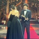 Nadia de Santiago Instagram - Noche muy bonita en los @premiosforque. Abrazando a Veronica Forqué y celebrando nuestro cine y nuestras series. Que emocionante darte el premio a mejor interpretación femenina en cine @laiacosta_ . Contigo @mikiesparbe. Gracias a @pedrodelhierro_official @marinagarciajoyas, a @marafervi a @diorbeauty @dior y a mi equipo @tandemtalent y @cris_casero por acompañarme.