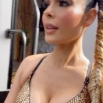Nadine Velazquez Instagram - It’s been 7 days since QUEENS wrapped season 1 and I’m still in my performance braid (laziness). Filming the last performance of @queensabc was so special to me. I got injured during rehearsals and they had to prepare to have a dancer double for me. This made me so 😞 as I wanted to finish 💪🏽 “Valeria” grew with the show as both as an artist and friend but I also grew too as an actress & new singer/dancer. I’ve had two left feet on Queens and I’m always the last one to get the dance routine and usually the only one messing up but I wanted to prove to myself that I had grown! So I prayed, iced and soaked my injured ligament and rehearsed and rehearsed powering through completely intending to be well the day of our performance and I did it! These little wins make me so excited. Anywayzzz- this braid comes off today! Enjoy some slides of my last day of S1 on Queens. ✨❤️💋💪🏽🇵🇷👸🏻 Hair by: @iamcassandrapowell Makeup by: @parrapaints Costume by: @provifulp 🇵🇷 Moves by: @fatima_noir Cute dancer double: @dejiavu_