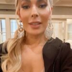 Nadine Velazquez Instagram - It’s been 7 days since QUEENS wrapped season 1 and I’m still in my performance braid (laziness). Filming the last performance of @queensabc was so special to me. I got injured during rehearsals and they had to prepare to have a dancer double for me. This made me so 😞 as I wanted to finish 💪🏽 “Valeria” grew with the show as both as an artist and friend but I also grew too as an actress & new singer/dancer. I’ve had two left feet on Queens and I’m always the last one to get the dance routine and usually the only one messing up but I wanted to prove to myself that I had grown! So I prayed, iced and soaked my injured ligament and rehearsed and rehearsed powering through completely intending to be well the day of our performance and I did it! These little wins make me so excited. Anywayzzz- this braid comes off today! Enjoy some slides of my last day of S1 on Queens. ✨❤️💋💪🏽🇵🇷👸🏻 Hair by: @iamcassandrapowell Makeup by: @parrapaints Costume by: @provifulp 🇵🇷 Moves by: @fatima_noir Cute dancer double: @dejiavu_