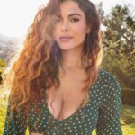Nadine Velazquez Instagram - There is a difference between healing and healed. And a thin line between the two. That’s where you’ll find me. Only temporarily, as I turn to face the sun. Moment Captured by the eye of @laurentlevy