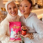 Nadiya Nisaa Instagram - The Nadias Volume 2! Come and meet us tomorrow for your fav combo - Kuah Kacang Tak Kalut X Chilli Oil by @rasa_nalurinadiya & @nabdelish 🫶🏽 Sambil shopping local brands, sambil you minum good coffee lah ❤️ 8th of Feb (Thursday) | 2-6pm | @liserra.coffee. Jumpa sana ok? Free mocktails while stock is limited!