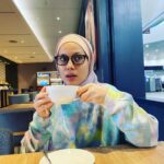 Nadiya Nisaa Instagram – ✨ Memori di bulan Juli ✨
Shooting telemovie sempena bulan kemerdekaan, Angin.
1. Tenangkan hati nak berjauhan 10 hari dgn secangkir tea 🫖
2. Ibu-ibu mesti nak label jugak.
3. Sebelum berangkat, sempat menuntut ilmu & research sikit dgn @asmidarisme 💖
Guess what? I dpt baca ucap tetap mcm u cadang tu dlm scene 🥰
4. Gadis-gadis UUM & JKKN Kedah yang teramatlah sweet. Sama2 shoot sampai lewat mlm 😅😴
5. 2 watak paling handsome dalam cerita ni 😎
6. Gaya klasik Mek Mulung.
Dipersembahkan oleh waris & orang-orang lama dari Wang Tepus, Kedah.
7. Mek Mulung kini daripada generasi baru.
8. Alahai… 🤤
9. Jumpa kawan baru @amandatanpf 💖
10. Jumpa balik kawan lama, cik Rose 🌹