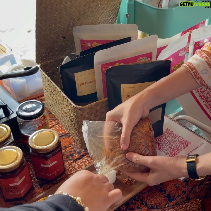 Nadiya Nisaa Instagram - Rugi tak try Kuah Kacang tak kalut dan Chilli Oil from @nadnisaa @missnadiaaqilah . Sheeeedappppppp 😘🤌🏻✨ #nananomarket