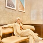 Nadiya Nisaa Instagram – Baru nak kenalkan 😉

Meet Aini, 32 | Soon to be an Interior Designer. In #Seofis kadang-kadang you can see the 
Sweet Aini
Laid-back Aini
Ambitious Aini
Dreamy Aini 

Well… we all had to play multiple characters in our daily life kan? 
Especially at the office 😉 

💼👩🏻‍💻🧥👠

In @poplook for #Seofis by @parallaxatwork