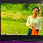 Nadiya Nisaa Instagram - Ini pula my favorite of all. Bila Hani datang stand up for Yam depan Pa’at & Tok Hassan. Sikit pun dia tak gentar walaupun muka kedua-dua lelaki ni tak jambu langsung. Sampai Pa’at mampu jeling je 🤭 Sebagai rakan lakon & kawan baik, when I saw this scene I rasa sayu gila & amazed at the same time by her choices. She carefully use her options bila dia diletakkan di bawah tangga rumah Pa’at (orang luar) & di atas tangga rumah sendiri (safe space). Dua-dua untuk tujuan yg sama. Knowing Hani & Nani I tau she will use her intelligent words to fight, bukan kekerasan. Itu adalah skill that I wish I have & saya harap kita semua pun akan buat pilihan itu bila berdepan dgn penindasan & ketidak adilan. You would want a Hani in your life 💖 I love you @sharifah_amani 🫶 Jom tonton La luna sekarang Top 10 di @netflixmy #lalunafilm @papahanfilms @act2pictures @cloverfilmssg