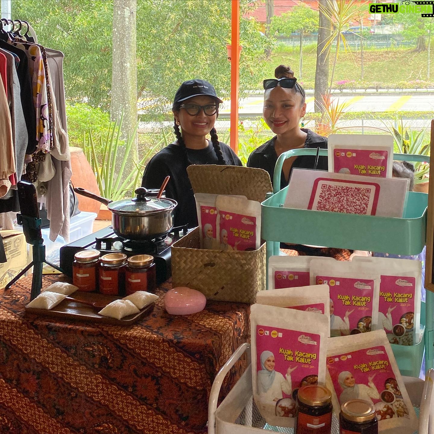 Nadiya Nisaa Instagram - Rugi tak try Kuah Kacang tak kalut dan Chilli Oil from @nadnisaa @missnadiaaqilah . Sheeeedappppppp 😘🤌🏻✨ #nananomarket