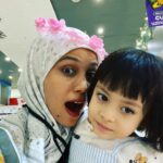 Nadiya Nisaa Instagram - ✨ Memori di bulan Juli ✨ Shooting telemovie sempena bulan kemerdekaan, Angin. 1. Tenangkan hati nak berjauhan 10 hari dgn secangkir tea 🫖 2. Ibu-ibu mesti nak label jugak. 3. Sebelum berangkat, sempat menuntut ilmu & research sikit dgn @asmidarisme 💖 Guess what? I dpt baca ucap tetap mcm u cadang tu dlm scene 🥰 4. Gadis-gadis UUM & JKKN Kedah yang teramatlah sweet. Sama2 shoot sampai lewat mlm 😅😴 5. 2 watak paling handsome dalam cerita ni 😎 6. Gaya klasik Mek Mulung. Dipersembahkan oleh waris & orang-orang lama dari Wang Tepus, Kedah. 7. Mek Mulung kini daripada generasi baru. 8. Alahai… 🤤 9. Jumpa kawan baru @amandatanpf 💖 10. Jumpa balik kawan lama, cik Rose 🌹