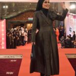 Nadiya Nisaa Instagram - Alhamdulillah tahniah @abpbh35 @beritaharian untuk satu lagi penganjuran malam anugerah yang sangat bermakna bagi industri hiburan tempatan. Saya rasa beruntung sekali dijemput untuk tahun ini (biasanya liga popular selalu di luar radar saya 🤭) akan tetapi saya seronok sekali melihat muka2 baru yang menyinari sangat-sangat berbakat & mempunyai pengaruh yg sangat hebat. Keep it up 👍 Saya juga turut terinspirasi melihat nama-nama besar yg sudah pun established dalam industri masih kekal relevan & berbisa dalam berkarya. Begitulah adat dimana2 pun, yg baru & lama akan saling melengkapi. Yang penting, kita tetap ikhlas & care about our work. Thank u for having me #ABPBH35 😉 >> Slide to see my 1 😉 handsome tak? Love & kisses to my Glam Team: Styled by @minluna @minlunagency Make-up by @warnabilla Dress by @mimpi_kita Hijab stylist @kakpaten_kp Skin prep by @mumsheaven Photo & Assist by @ffrhfaezh