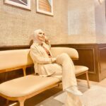 Nadiya Nisaa Instagram – Baru nak kenalkan 😉

Meet Aini, 32 | Soon to be an Interior Designer. In #Seofis kadang-kadang you can see the 
Sweet Aini
Laid-back Aini
Ambitious Aini
Dreamy Aini 

Well… we all had to play multiple characters in our daily life kan? 
Especially at the office 😉 

💼👩🏻‍💻🧥👠

In @poplook for #Seofis by @parallaxatwork