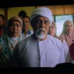 Nadiya Nisaa Instagram - One of my favorite closure for the people of Kampung Bras Basah. The moment when he against us & us against him. Perghhh… meremang bulu roma bila first time baca skrip. Itulah sometimes unity seems impossible bagi sesetengah tempat. Susah nak capai kata sepakat. Tapi percayalah, apabila ini terjadi, begitu besar impak yang kita dapat capai untuk kebaikan manusia sejagat. Laluna currently Top10 in @netflixmy Terima kasih kerana menonton & terhibur sekali. Susah tau membikin sebuah filem. Tapi saat kita shooting hati rasa ringan walaupun asyik hujan maknanya, akan jadi something lah filem ni. Alhamdulillah 💖 P/s: Secretly wish Ayah Wan Hanafi Su dapat Best Actor for Tok Hassan ✨ #lalunafilm @papahanfilms @act2pictures @cloverfilmssg