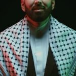Nadiya Nisaa Instagram - Kita semua ada suara 🤝 Kekejaman terhadap kemanusiaan semakin teruk di Gaza, Palest/n dan terkini di Rafah khususnya. Teruskan suara anda untuk b0yc0 & share ❤️🖤💚 Posted @withregram • @imamomarsuleiman From Vietnam to Gaza, speaking up against the war machine is never convenient. But being great means making great sacrifices for the truth. Muhammad Ali never missed the moment and that’s why he fought for Palestine too. Use your voice for humanity. #WeWontBeSilenced Tag your athletes & influencers below and encourage them to find the moral courage to demand a ceasefire now and #makeitstop @know.collective