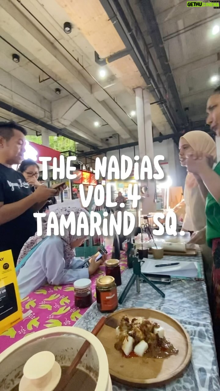 Nadiya Nisaa Instagram - The Nadias Vol. 4 | The sweat is sweeter bila korang sudi singgah ke booth kami π Thank you kawan-kawan @iniasuh @amerul_affendi @aishahazman8 turun padang memeriahkan suasana βΊοΈ Tulang belakang setiap kali booth @aidatettt & @bahriuma sentiasa ada π ESOK LAST DAY! Tamarind Square, Level 3 12-8pm