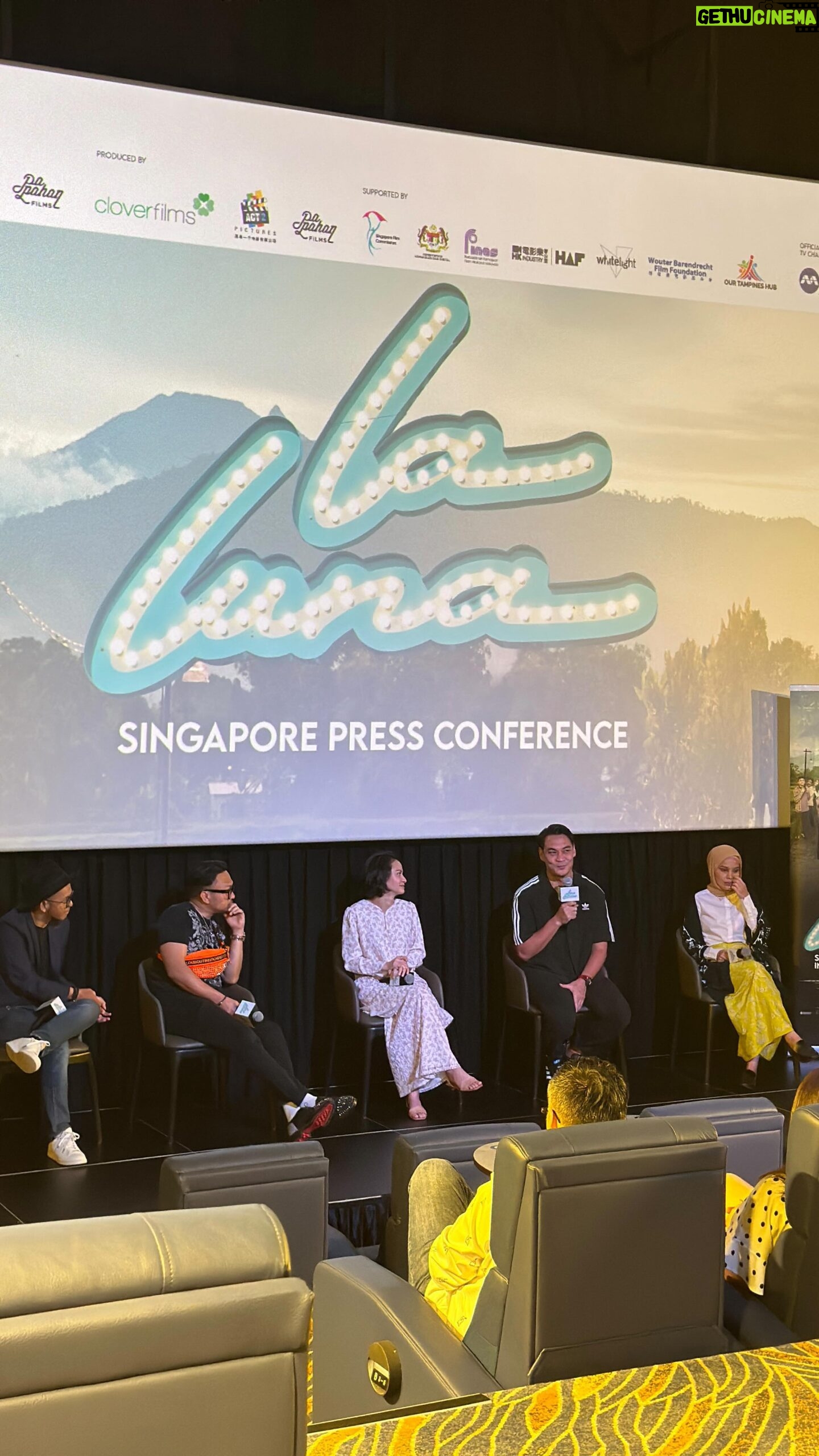 Nadiya Nisaa Instagram - π₯ Meet the La Luna cast! ππ»πΊπ» Our lovely Azura Goh got the opportunity to host the Grand Premiere and Press Conference of the #LaLunaTheMovie. Nantikan video interviu khas bersama pengarah & penerbit tempatan kami, M. Raihan Halim dan para pelakon hebat daripada filem La Luna! π¬ Min excited tau untuk korang tonton filem ini di pawagam nanti. It was a solid 10/10! ππΌ Stay tuned! #LaLuna #RIAKruz #Ria897 #HiburanTahapOptima #1SGRadioNetwork