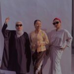 Nadiya Nisaa Instagram - Thank you so much Singapura menerima 3 wanita perkasa 💕 Dengan memperagakan kurung aesthetic daripada @tiga.asta & kebaya jawa, kami bersedia menawan dunia 🤭
