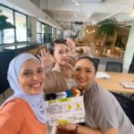Nadiya Nisaa Instagram – Last Day at the heart of Common Ground Taylorβs Lakeside β¨ Thank you so much for the hospitality. We had our great time shooting here.
One last call before we no longer become #SeOfis π₯Ή
Presenting ma familiaβ¦
Producer: @winstonkhor
Director: @faizuljais
Writer: @neddokhan @mamuvies
AD: @edslcool
2nd AD: @tkmahir
Conti: @eyzanhasan
PM: @realnanaazmi
APM: @muhd_nazwan88
LM: Abang Kimi
DOP: @am_izham_ @faizuljais
Camera Dept: @__hnim @i.r.iwan
Focus: @hazryadha @farhanhashim__
Lighting: @fizreen_ayen @shafiq.kmrzzmn
Technical Dept.: Haikal, Apie
Soundman: @izzatazzmi @apakahowt
Art: Jess @bellena_gunawan @sarhxc @yuki_law_zq
Wardrobe: Cole @lanecher @euuu._.nice
Makeup: @layla_willson @sherrynobyl @natalia_la_rose @shrfhnaja.wa
Casting: @ruben_frederick Shira
Production: @_4amri @naim.halimm @emsdins_
Runner: @_adam_amin_
BTS: @im_ajinery
The SeMazing Casts
@sallywho
@missnadiaaqilah
@nadnisaa
@fahrinahmad_fa
@ikhwanlein
@anasridzuan
@hafizulkamal
@iammunirkharuddin
@akmalazwar
@fishfazil
@josiahhogan
@maliababy_
@boxernisha
@shersah
@zedoubletny.zetty
@rayzkie