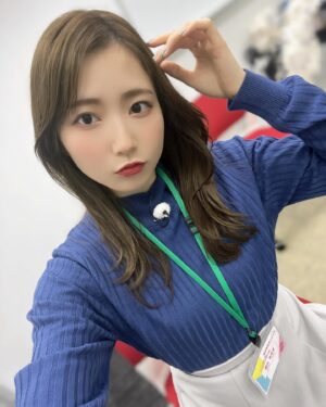 Nagisa Aoyama Instagram - 「#オニフェッショナル 仕事の流儀 夢の先へ」

あの取材から一年、額に命をかけてきました。

あ、今の発言はコンプライアンス的に大丈夫でしょうか？

皆さんが幸せならOKですね👍

#オニフェッショナル 
#lovelive #Liella #額 #額の輝き #ツヤ #テカリ