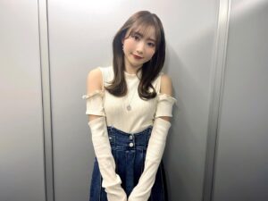 Nagisa Aoyama Instagram - #ムカイワークス 『一時間空きました』
3/1配信回に出演させていただきました✨
学生の頃のお話だったりプライベートのことだったり、フリートークで色んなお話しています😚
ぜひご覧ください😉
ch.nicovideo.jp/tenshinmukai

 #オーバーエクセレント #Overexcellent #ネックレス #コラボジュエリー #EATME #デニム