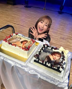 Nagisa Aoyama Instagram - 「青山なぎさ BIRTHDAY FAN MEETING 2024」
ありがとうございました✨

まさか両部ケーキをいただけるとは…！笑
幸せいっぱいでした〜🤤
距離感近めのファンミ楽しかったですね🥰
 #青山なぎさバースデーファンミ をつけて今日の感想ぜひ教えてねん😉
ﾜﾀｼﾉｵﾒﾒ､ｺﾞﾒﾝﾈ。笑

#バースデーファンミ #ファンミーティング