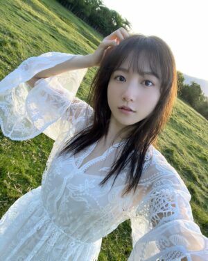 Nagisa Aoyama Instagram - 青山なぎさ1st写真集『Nagisa』発売から1週間経ちました！
 #なぎ写 沢山の感想嬉しいです！ありがとう🥰
表紙のカバーを外すと本編にでは出てこない衣装の写真も沢山載っているので要チェックです🤫
アザーカット #ヤングジャンプ も合わせて楽しんでくださいね〜😉 x.gd/p7Z44

#写真集 #1st写真集 #ヤンジャン #表紙 #ニュージーランド #朝日 #コンタクト入れてないから見えてない