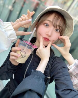 Nagisa Aoyama Instagram - 5月！5人！
この手、だーれだ😚
#青山なぎ写 #タピオカ #lovelive #liella