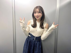 Nagisa Aoyama Instagram - #ムカイワークス 『一時間空きました』
3/1配信回に出演させていただきました✨
学生の頃のお話だったりプライベートのことだったり、フリートークで色んなお話しています😚
ぜひご覧ください😉
ch.nicovideo.jp/tenshinmukai

 #オーバーエクセレント #Overexcellent #ネックレス #コラボジュエリー #EATME #デニム