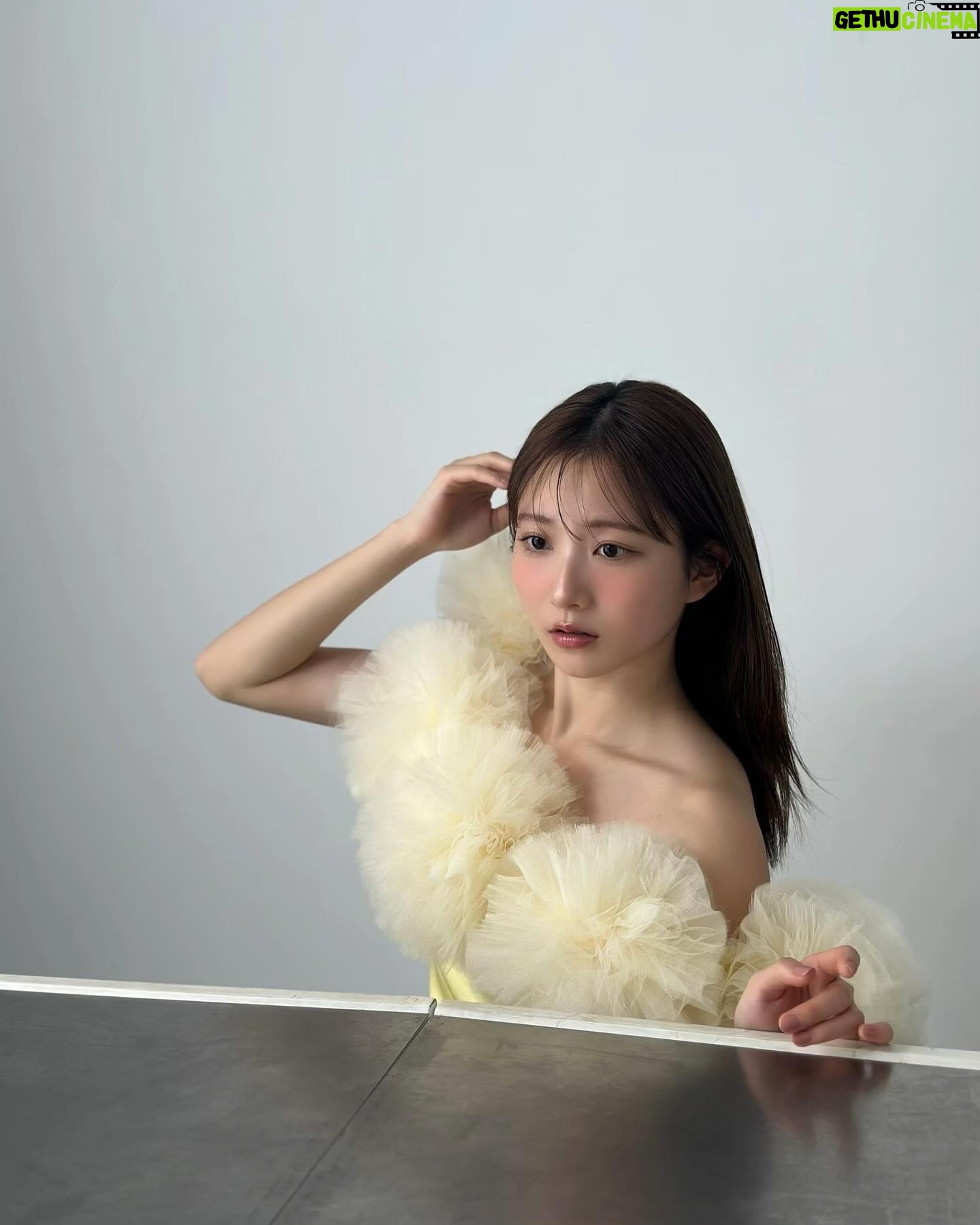 Nagisa Aoyama - 9.5K Likes - 本日6/5(木)発売!
『VOICE VISTA magazine vol.02』
#ぶいぶい
大ボリュームの32ページ掲載されています💐
黄色のお衣装💛鳥になったよ🐥⸒⸒
こういうビューティー系の撮影やってみたかったんです!!嬉しいなぁ☺️
ぜひチェックしてください!