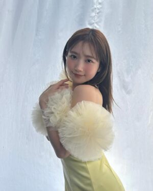 Nagisa Aoyama Instagram - 本日6/5(木)発売！
『VOICE VISTA magazine vol.02』
#ぶいぶい
大ボリュームの32ページ掲載されています💐

黄色のお衣装💛鳥になったよ🐥⸒⸒

こういうビューティー系の撮影やってみたかったんです！！嬉しいなぁ☺️

ぜひチェックしてください！
