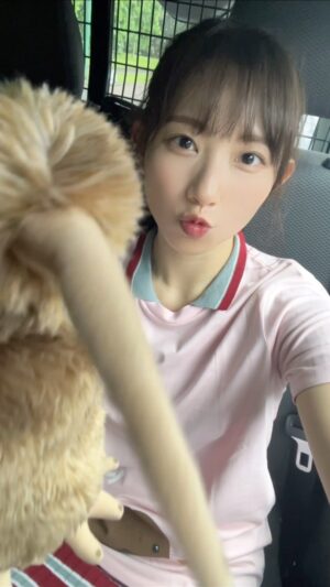 Nagisa Aoyama Instagram - 青山なぎさ1st写真集『Nagisa』

キーウィと遊ぶ青山☺️
このパペットお気に入り☺️
#写真集 #ニュージーランド #キーウィ #鳥 #野鳥の国