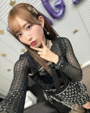 Nagisa Aoyama Instagram - 本日お誕生日を迎えました🎂
早速沢山のお祝いありがとうございます😭

もう26歳！？はやすぎない？😳
一日ってこんなに短かったっけ？と感じる日が増えた気がします…！笑

皆さんとお会いできる日を楽しみに、26歳も私らしく駆け抜けますよ〜！💨

これからもよろしくお願いします！！