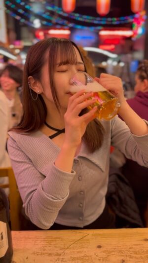 Nagisa Hayakawa Instagram - .
瓶ビールうまくつげた！！！