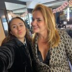 Naiara Awada Instagram - Una semana épica y feliz de trabajo con compañeros maravillosos con los que disfruto muchísimo compartir 🌈🙌❤️💕🙏 1) con @nachoo_cp en @fueradejoda @telefe 2) @editandoteleok con el gran @luispineyro y equipo para @canalnetar @kuarzoar 3) camarines @kuarzoar con @nancypazos 😈 que nos conocemos hace tantos años 💕☺️ 4) la que me da los mejores consejos y me muero de risa @calubonfante 5) mi amigo de hace añoooooooos el gran y papá de la perrita mas tierna @cesarjuricichok