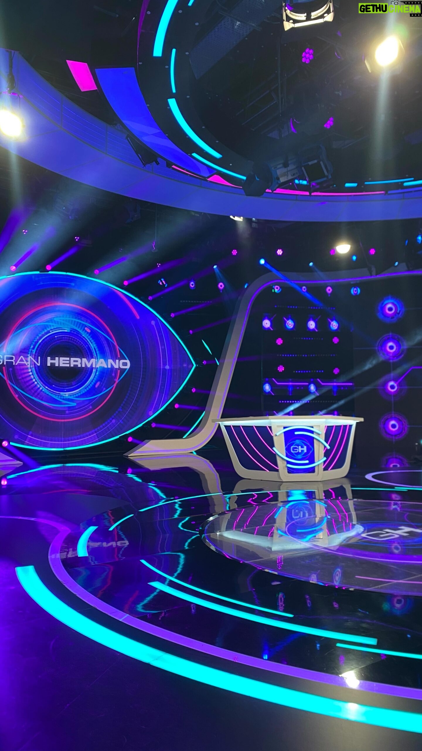 Naiara Awada Instagram - Y un día vine a ver en VIVO y sentir lo que es este tremendo estudio de @granhermanoar hoy 22:30 hrs gala de nominación imperdible ! Cómo queda la placa ? #hostdigital @telefe