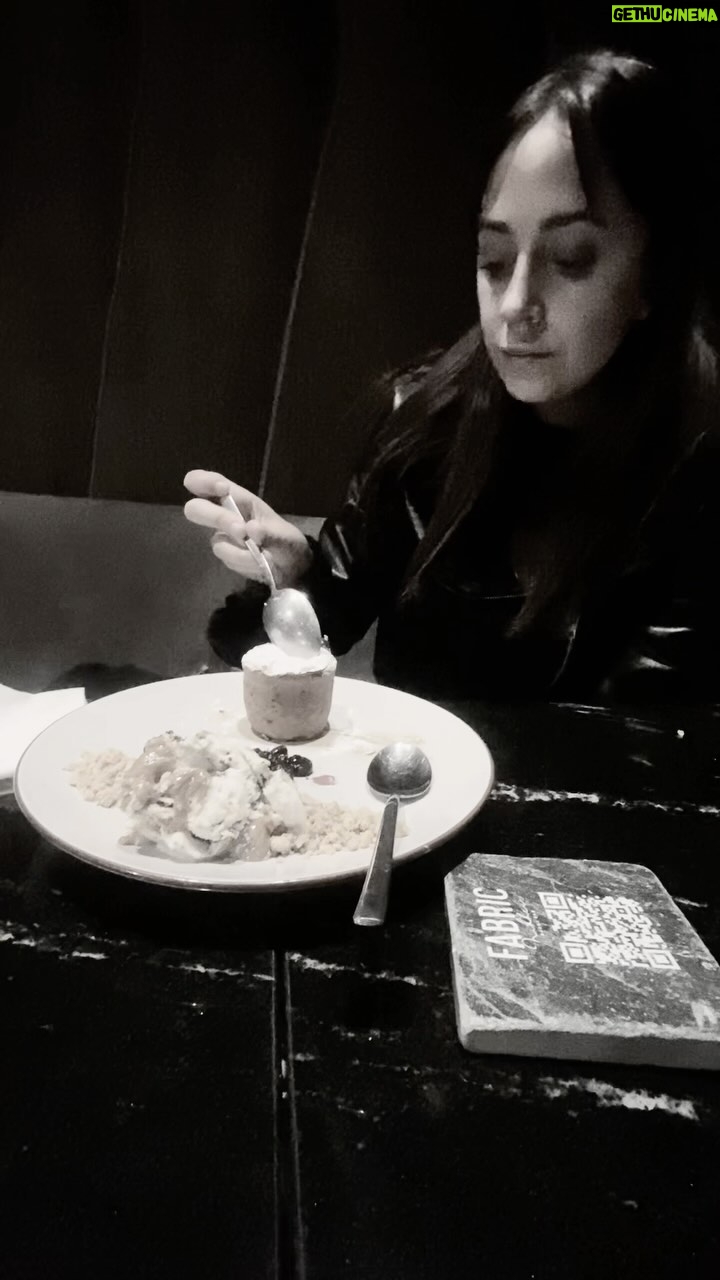 Naiara Awada Instagram - Night out & mi contenido gastron贸mico que aman . Pr贸xima parada Barrio Chino . Que quieren que les muestre ? @fabricsushi Thanks @spotpr_ 馃崳
