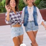 Naiara Awada Instagram - ¡Termina la semana a puro baile con #JudiKovaFit! 💃🏻 Nuestra entrenadora personal @judikova te invita a dominar una coreo muy divertida y con mucho estilo junto a @naiawada 🤠 Contános en los comentarios si adivinaste cuál es el baile 💬✨ 📹 Ya lo podes ver por MiTelefe.com y en youtube.com/Telefe🔥
