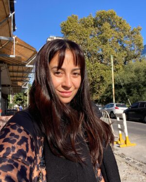Naiara Awada Instagram - El color que me hizo @malapeluqueria y nutrición a mi pelito que tanto me preguntaban me hago ahí ☺️
Y viernes de cookie recorre ( pet friendly ) like y les mostramos todo nuestro día juntas recorriendo la city