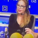 Naike Rivelli Instagram - Stimo molto mia madre, é una donna con 8 Mila coglioni che ci ha insegnato a noi figli il rispetto di noi stessi, degli altri, degli animali e la natura. Considerata una diva in tutto il mondo, non si è mai atteggiata né sentita tale. Una donna umile e sincera che vive una vita molto semplice, non ha mai amato il lusso ma ci ha sempre insegnato che la semplicità, l’amore, la verità e la consapevolezza ti fanno rimanere con i piedi saldi a terra. E ci ha specialmente protetti da certi ambienti superficiali, costruiti e pieni di finzione. #naikerivelli grande mamma @ornellamuti @ungiornodapecora @enzinoiacchetti @carola.terradura @blueeyedfamily @ornellamutihempclub @cannabis_medical_center