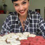 Naike Rivelli Instagram - #Repost @lapasticcionavegana Io non diventerò madre ma sarò sempre una madre di cuore per questo auguri a tutte le madri, madri di cuore e di ogni specie ❤️ Vorrei scrivervi tante ma penso sia superfluo, ho racchiuso i miei pensieri in questo video e quindi vi chiedo solo delicatezza 🫂 Un abbraccio e grazie ❤️ Ricetta 👇🏻 https://www.lapasticcionavegana.it/ricette-vegan/canestrelli-vegan Cara @lapasticcionavegana quando mi immagino madre natura, penso a te ❤️