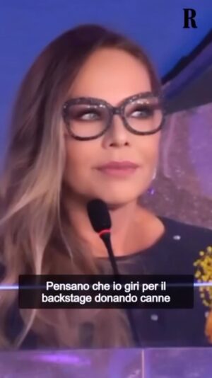 Naike Rivelli Instagram - Ornella Muti @ornellamuti #ornellamuti
#sanremo #sanremo2022 #conferenzastampa 
#laboccadellaverita 
@ornellamutihempclub associazione per informare tutti sui vari usi della canapa 
@cannabis_medical_center studio medico specializzato nella cura con la cannabis
Dopo questa risposta alla conferenza stampa del Sanremo 2022 mia madre ha rischiato di non salire più sul palco. Fecero una guerra nei suoi confronti per aver detto una verità. 
Eppure non fece nessun errore di comunicazione 💚🇮🇹🙈 
@amadeusonoio @adnkronos_
@larepubblica