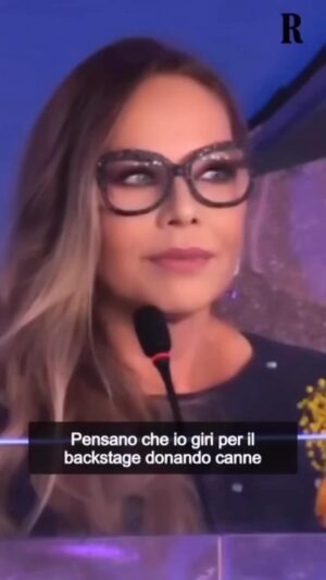 Naike Rivelli Instagram - #Repost @naikerivelli
・・・
Ornella Muti @ornellamuti #ornellamuti
#sanremo #sanremo2022 #conferenzastampa 
#laboccadellaverita 
@ornellamutihempclub associazione per informare tutti sui vari usi della canapa 
@cannabis_medical_center studio medico specializzato nella cura con la cannabis
Dopo questa risposta alla conferenza stampa del Sanremo 2022 mia madre ha rischiato di non salire più sul palco. Fecero una guerra nei suoi confronti per aver detto una verità. 
Eppure non fece nessun errore di comunicazione 💚🇮🇹🙈 
@ornellamutihempclub @cannabis_medical_center @mow_mag @vascorossi