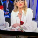 Naike Rivelli Instagram – Buona #domenicain @mara_venier 
@ornellamuti #micheleplacido 
@lucia_silvestri grazie 🙏🏼 per la foglia 🍁 
@elisabettafranchi @diegopadula @masterchef_antonio @rai1official 
@ornellamutihempclub 
@cannabis_medical_center